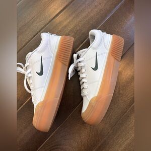 New- NIKE SNEAKERS 7